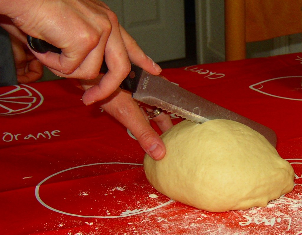 Dividere l'impasto in due