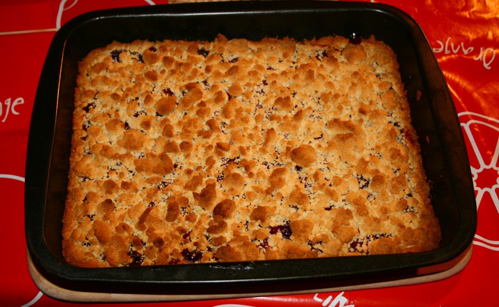 Kirsch-Streuselkuchen after baking