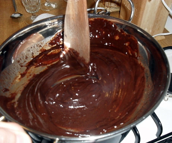 Mescolare il cioccolato