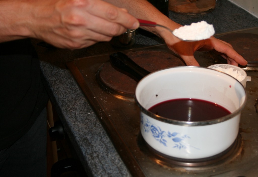 Preparing the cherry juice
